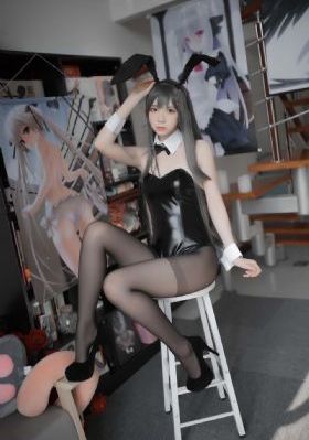 解开女警裤子猛烈进入