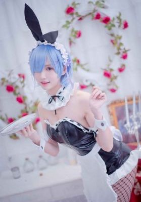 胸部丰满的妈妈